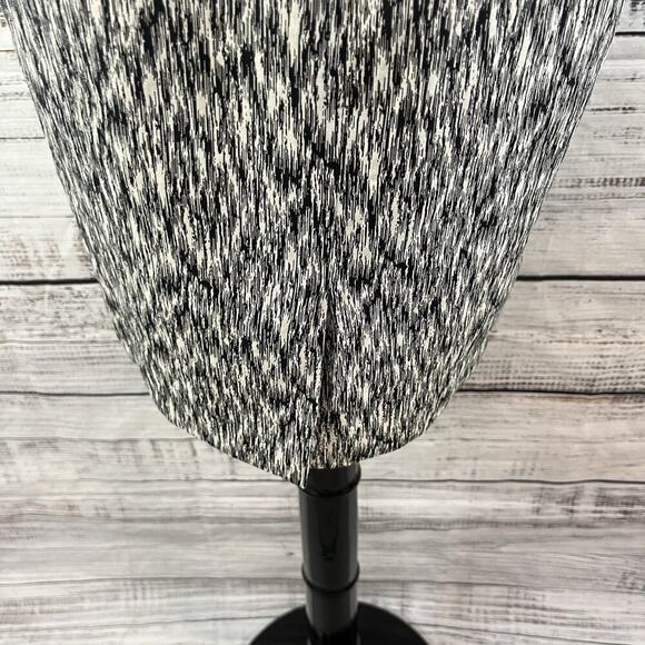 The Limited Skirt size 4 Black White Pencil Knee Stretch Pockets Career Casual - Picture 8 of 9